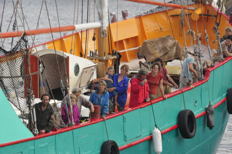 Ein ganzes Segelschiff auf Vordermann bringen