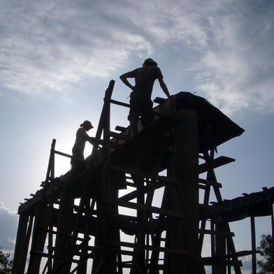 Spirebo Togo Bauen Bau Sven Komplettversorgung des Dorfes mit Wasser durch eigene Quelle, Wasserturm und hydraulischen Widder