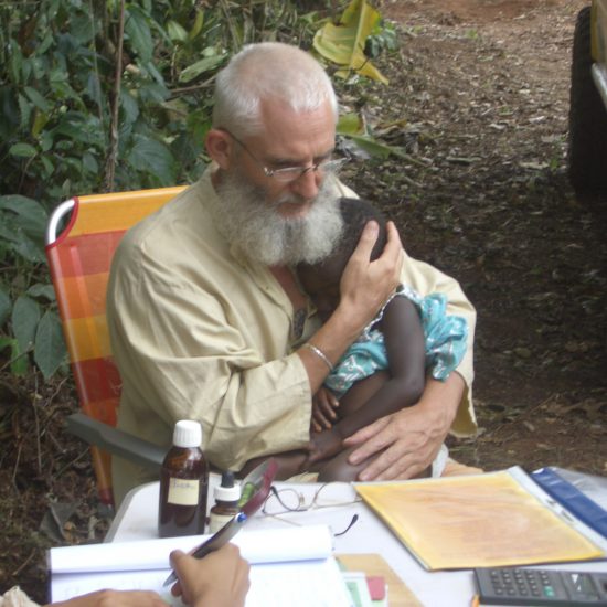 Jürgen Hummes Buschambulanz Togo Jürgen hat sich in Togo sehr für die Buschambulanz eingesetzt, die kranke Kinder auch in unzugänglichen Dörfern versorgte